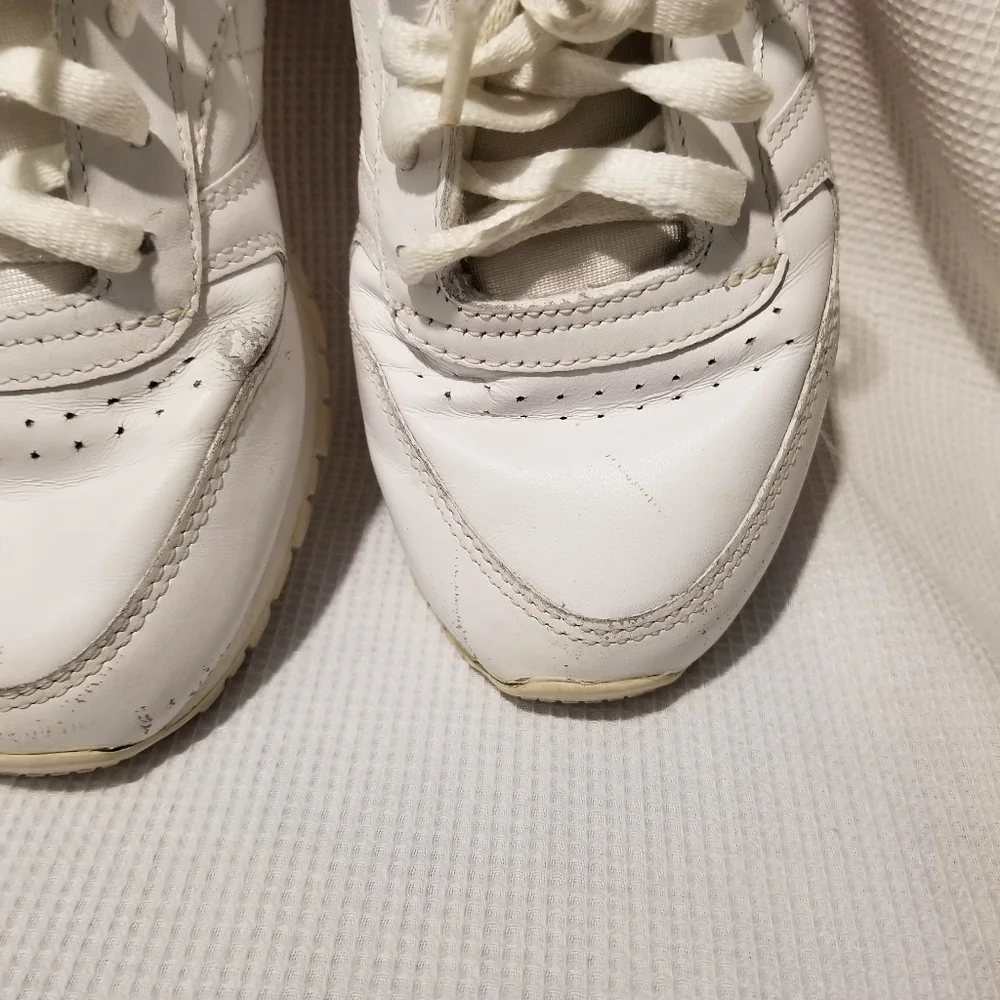 Classic Reebok - Picture 3 of 6